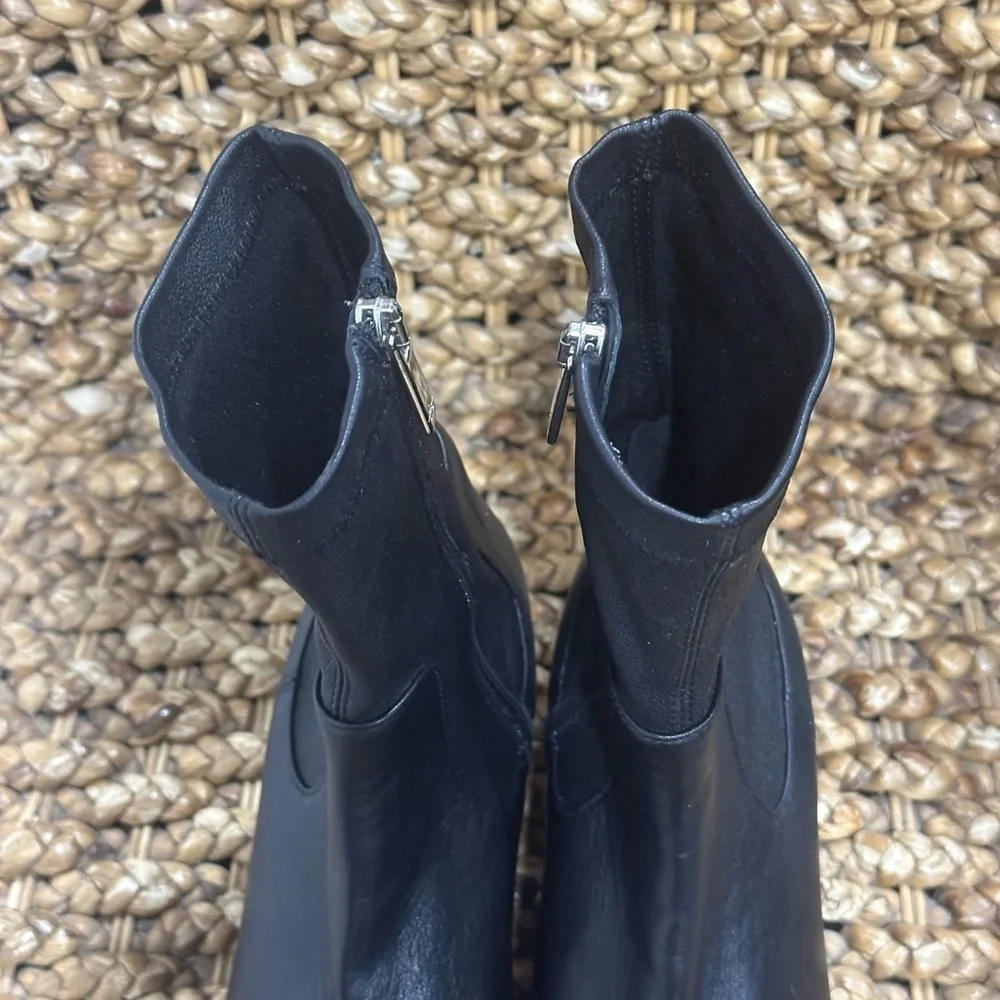 Aquatalia Sandi‎ Sock Stretch Bootie Size 36
